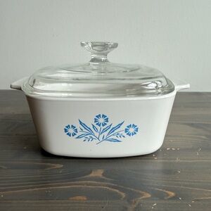 Vintage Corning Ware casserole dish
with lid
